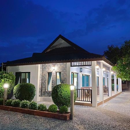 Sanaepatan Home Resort - เสน่ห์ป่าตาล โฮม รีสอร์ต Ban Buak Khang Bagian luar foto